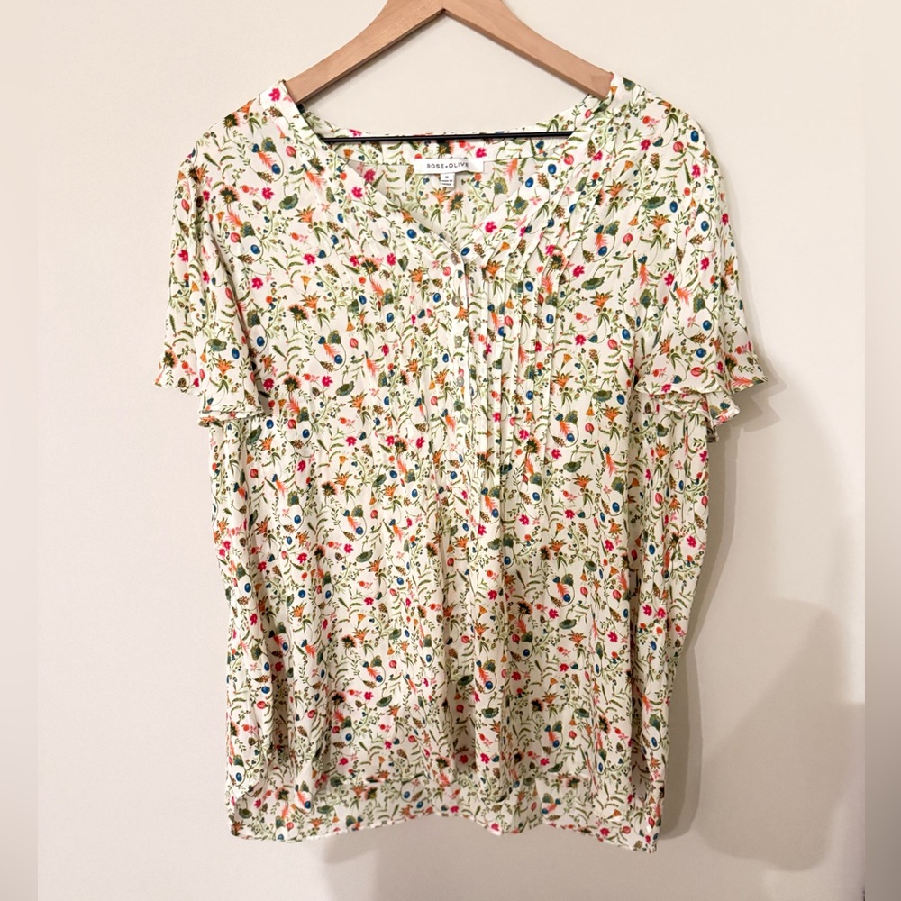 Rose + Olive Floral Print Women's Plus Size Top